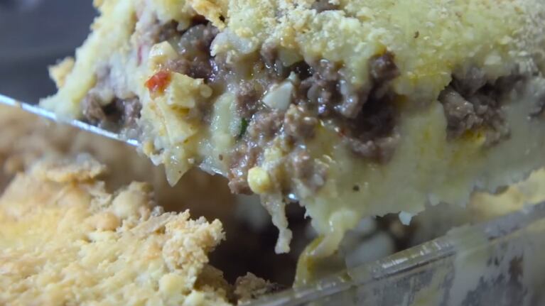 El secreto para lograr un gratinado dorado, crocante y sabroso en el pastel de papas. Foto: Cucinare.TV