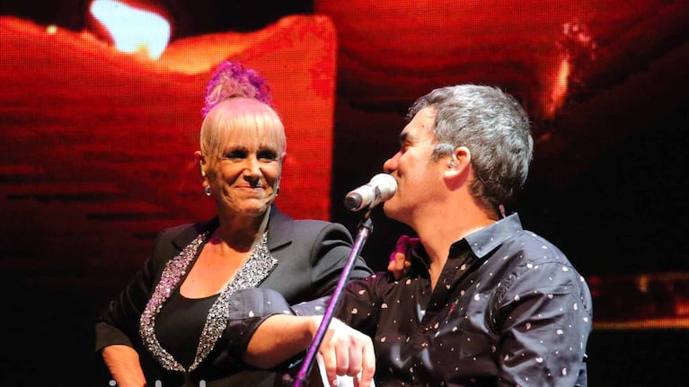 El show de Valeria Lynch y su pareja, Mariano Martínez de Attaque 77. Foto: Movilpress