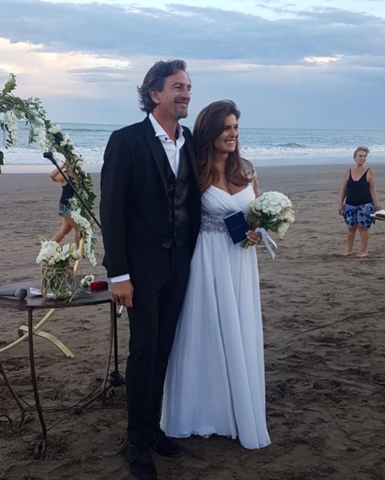El soñado casamiento de Nara Ferragut y Carlos Issa en las playas de Mar Chiquita: "Una noche inolvidable"