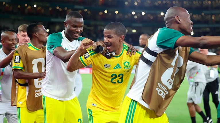 El sudafricano Jayden Adams y sus compañeros en la Copa Mundial de la FIFA 26™ (Foto: AP).