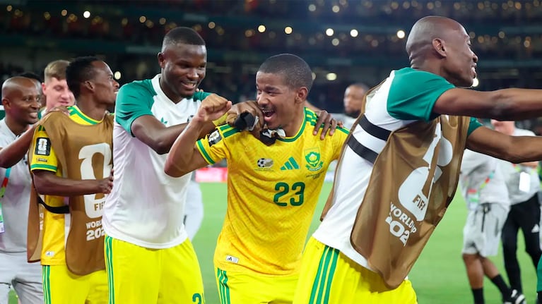 El sudafricano Jayden Adams y sus compañeros en la Copa Mundial de la FIFA 26™ (Foto: AP).