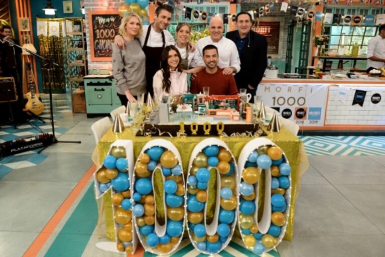 El súper festejo por los 1000 programas de Morfi todos a la mesa: música en vivo, perlitas y "choriceada"