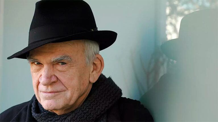 El talentoso escritor Milan Kundera donó su biblioteca y archivo a su ciudad natal, Brno