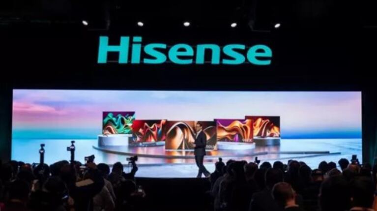 El televisor láser enrollable de Hisense incorpora pantalla sónica 8K y más de 100.000 unidades de sonido
