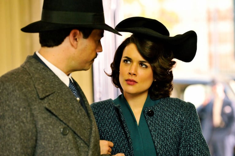 El tiempo entre costuras