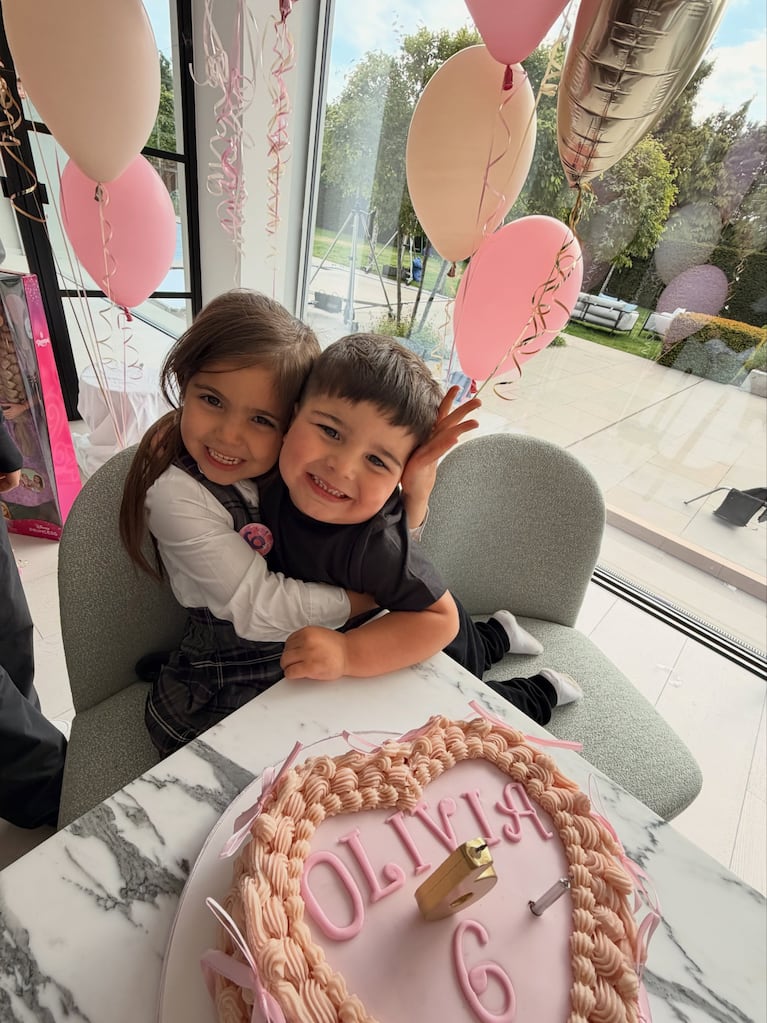 El tierno cumpleaños de Olivia, la hija de Enzo Fernández y Valu Cervantes. Crédito: Arriba Argentinos.