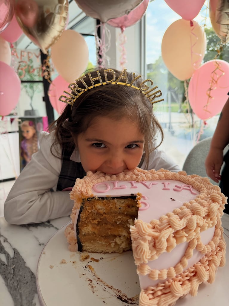 El tierno cumpleaños de Olivia, la hija de Enzo Fernández y Valu Cervantes. Crédito: Arriba Argentinos.