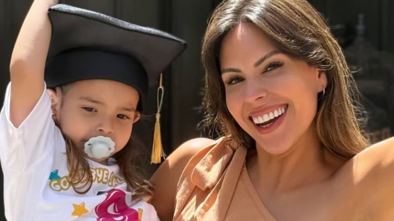El tierno look de Sarah Burlando para despedir el jardín de infantes