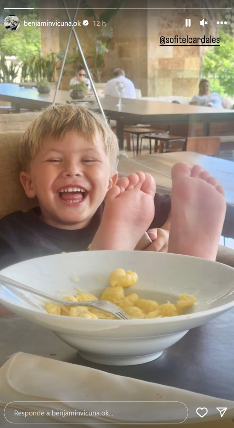 El tierno video de Benjamín Vicuña con Amancio y Magnolia en la piscina