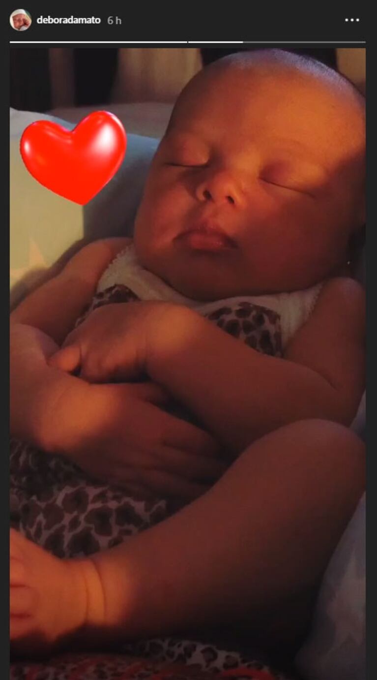 El tierno video de la hija de Débora D'Amato, durmiendo con la canción infantil favorita de su mamá