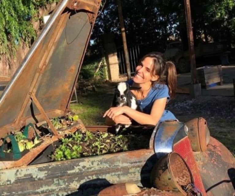 El tierno video del hijo de Facundo Arana y María Susini almorzando... ¡junto a su cabrita!