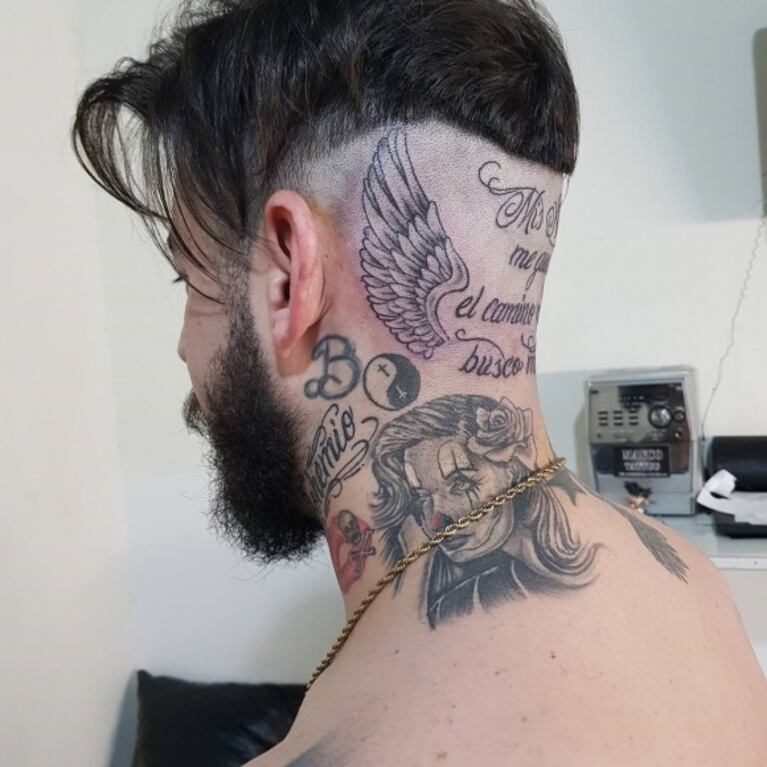 El tremendo tatuaje que Ulises Bueno se hizo en su nuca: "Mis ángeles me guían el camino mientras busco mi destino"