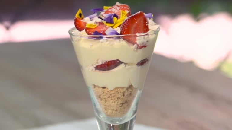El triffle de frutillas, una opción en esta receta increíble para lucirte con el postre. Foto: Cucinare.TV.