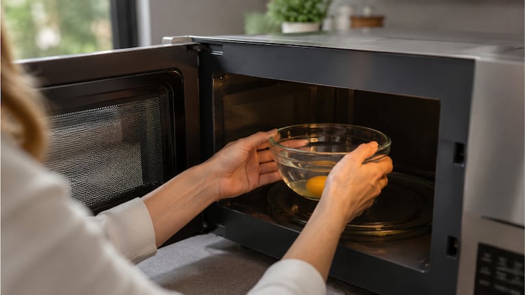 El truco de una experta para hacer un huevo poché en 2 minutos sin usar la cocina. Foto: IA