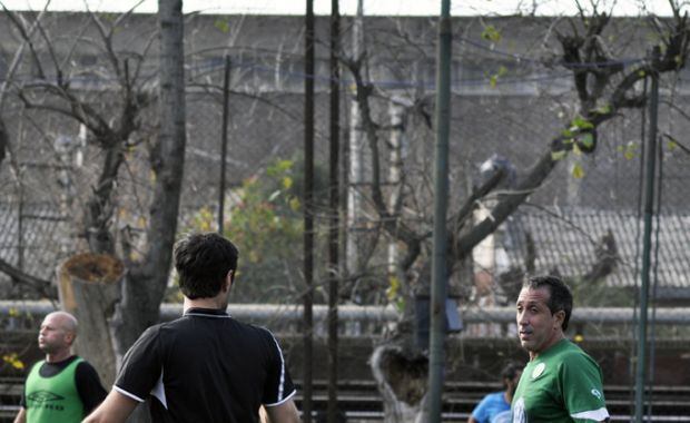El Turco Naim le protesta a Tognetti. (Foto: Jennifer Rubio). 