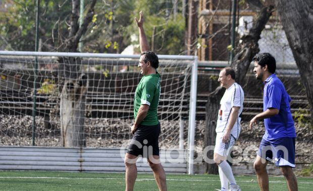 El Turco pide la pelota. (Foto: Jennifer Rubio-Ciudad.com).