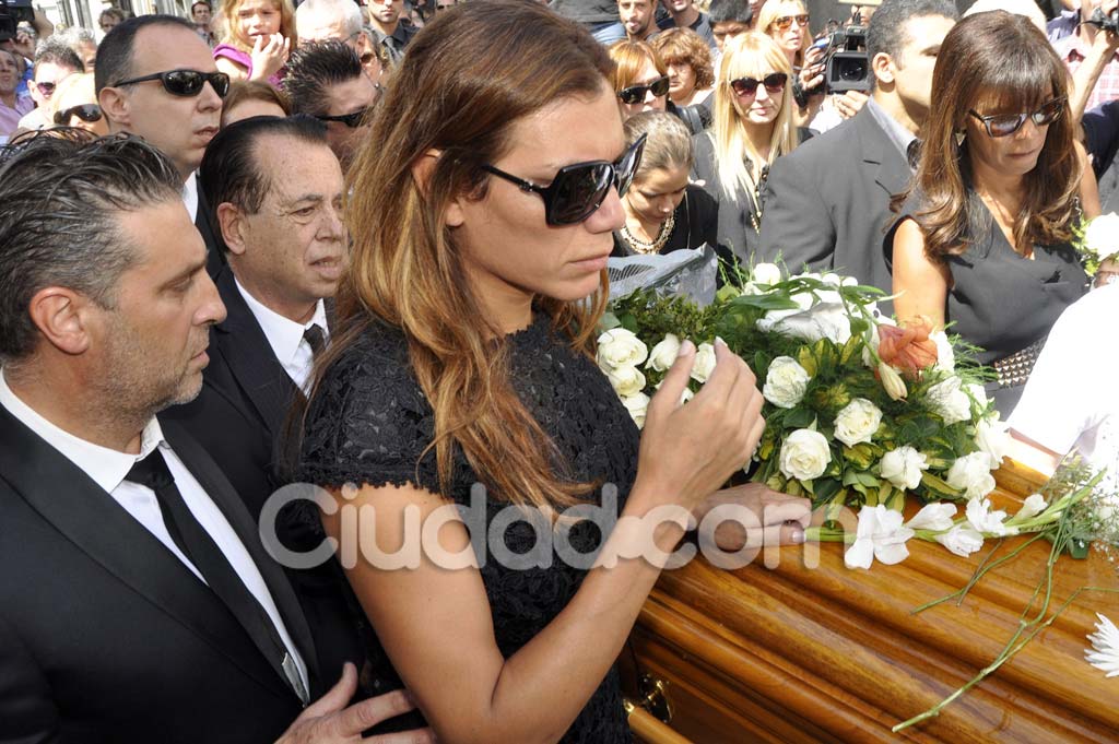 El último adiós a Jorge Ibáñez en el cementerio de Recoleta. (Foto: Jennifer Rubio - Ciudad.com)