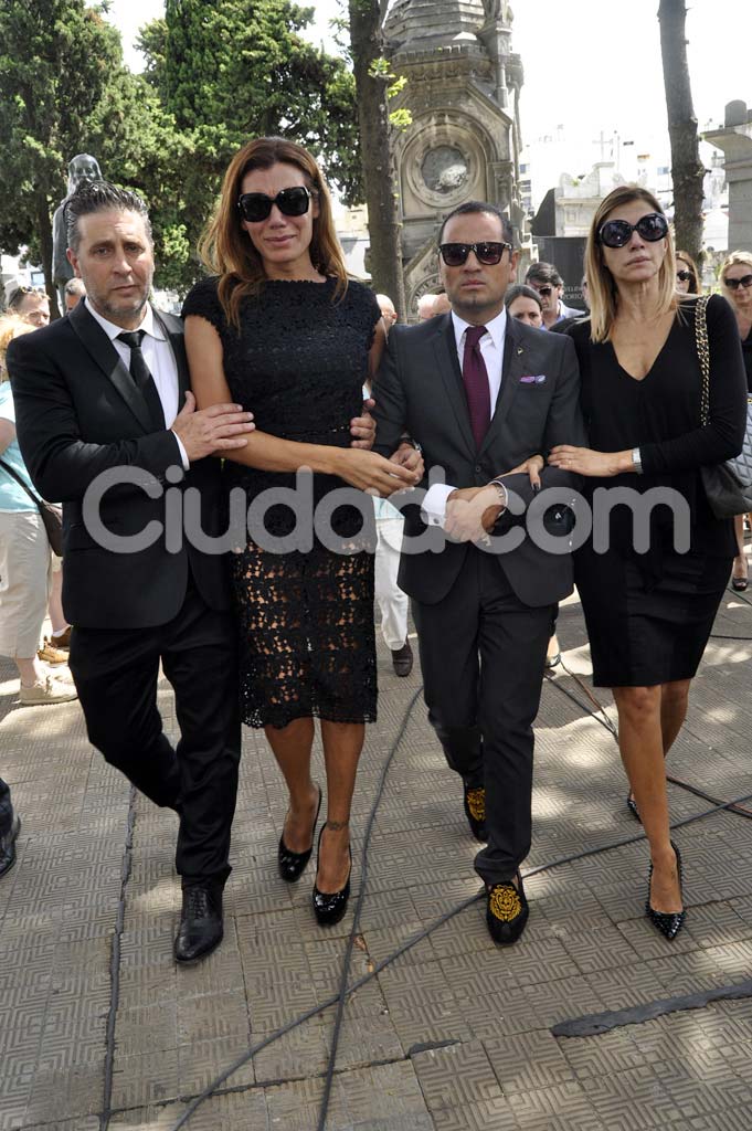El último adiós a Jorge Ibáñez en el cementerio de Recoleta. (Foto: Jennifer Rubio - Ciudad.com)