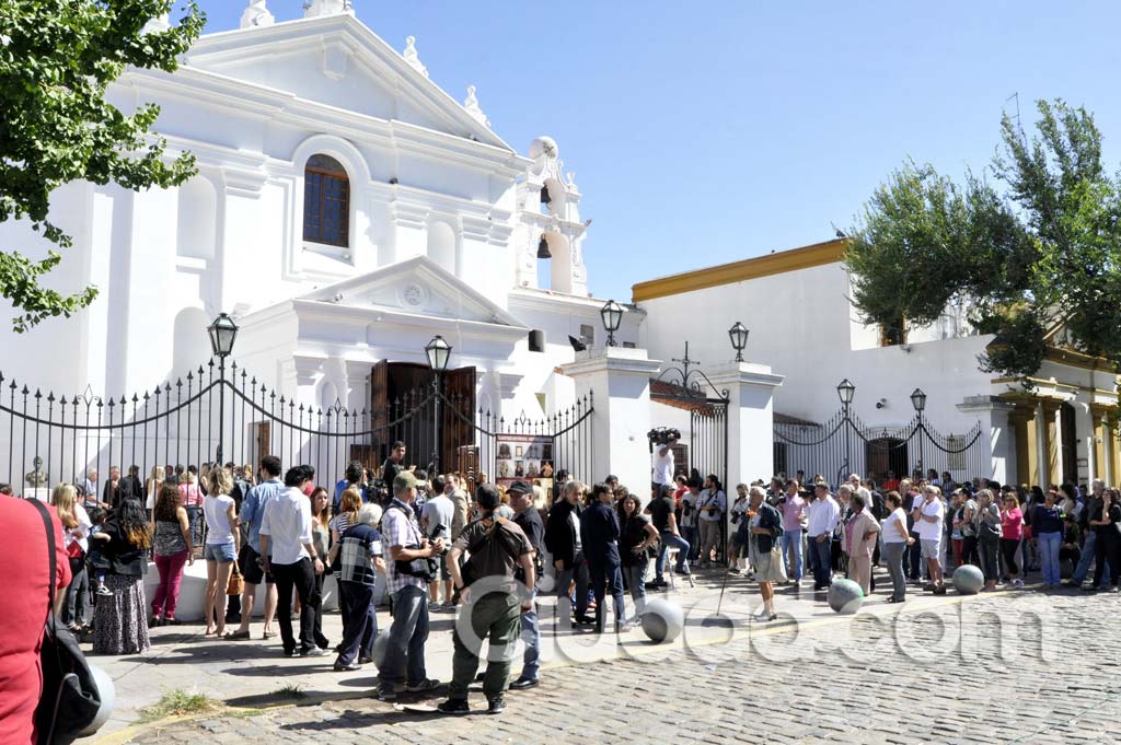 El último adiós a Jorge Ibáñez en el cementerio de Recoleta. (Foto: Jennifer Rubio - Ciudad.com)