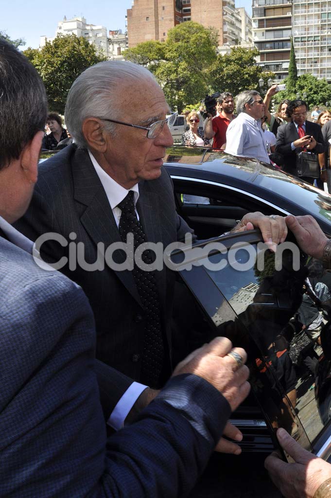 El último adiós a Jorge Ibáñez en el cementerio de Recoleta. (Foto: Jennifer Rubio - Ciudad.com)