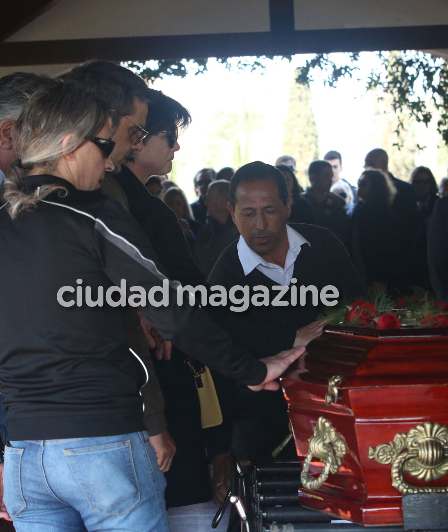 El último adiós a la madre de Araceli González. (Foto: Movilpress)