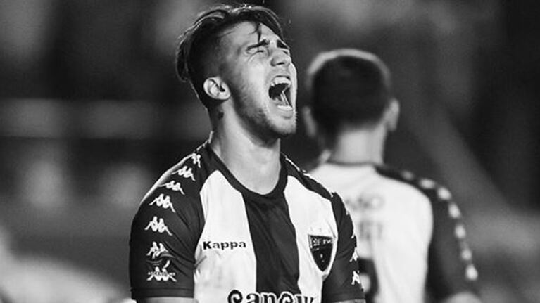 El último club donde jugó Esperón había sido Atlante de México. 