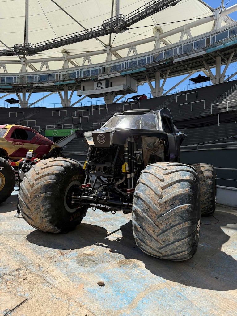 El vehículo de "Black Phanter" en Monster Jam (Foto: Hernán Khatchadourian)