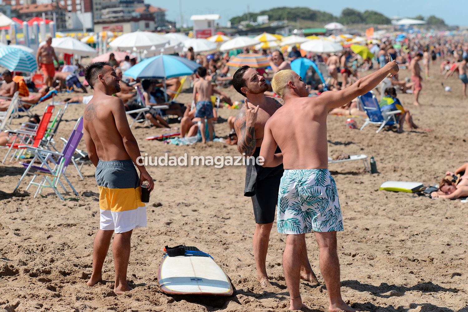 El verano de Fede Bal en Mar del Plata: amigos, surf y playa. (Foto: Musepic)