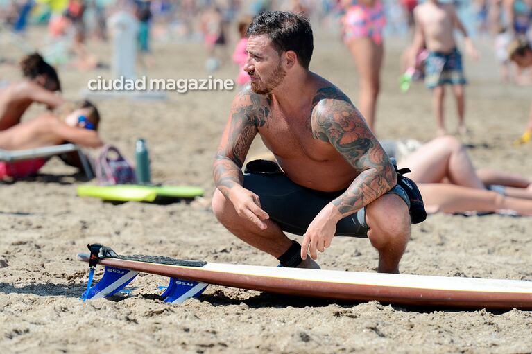 El verano de Fede Bal en Mar del Plata: amigos, surf y playa. (Foto: Musepic)