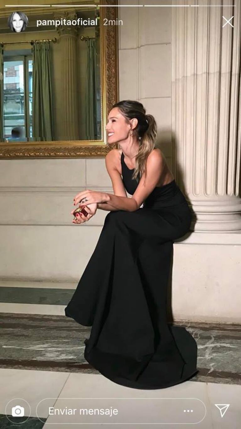 El vestido súper elegante y sexy que lució Pampita: ¡cola sirena y espalda muy original! 