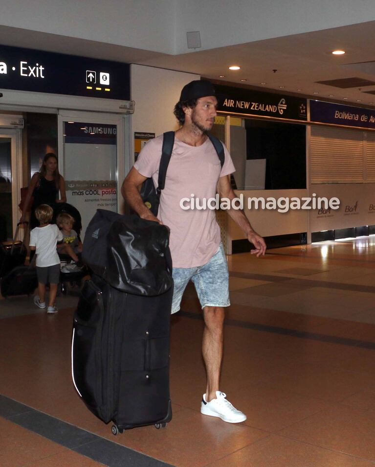 El viaje de Pampita con sus hijos y Pico Mónaco a Orlando