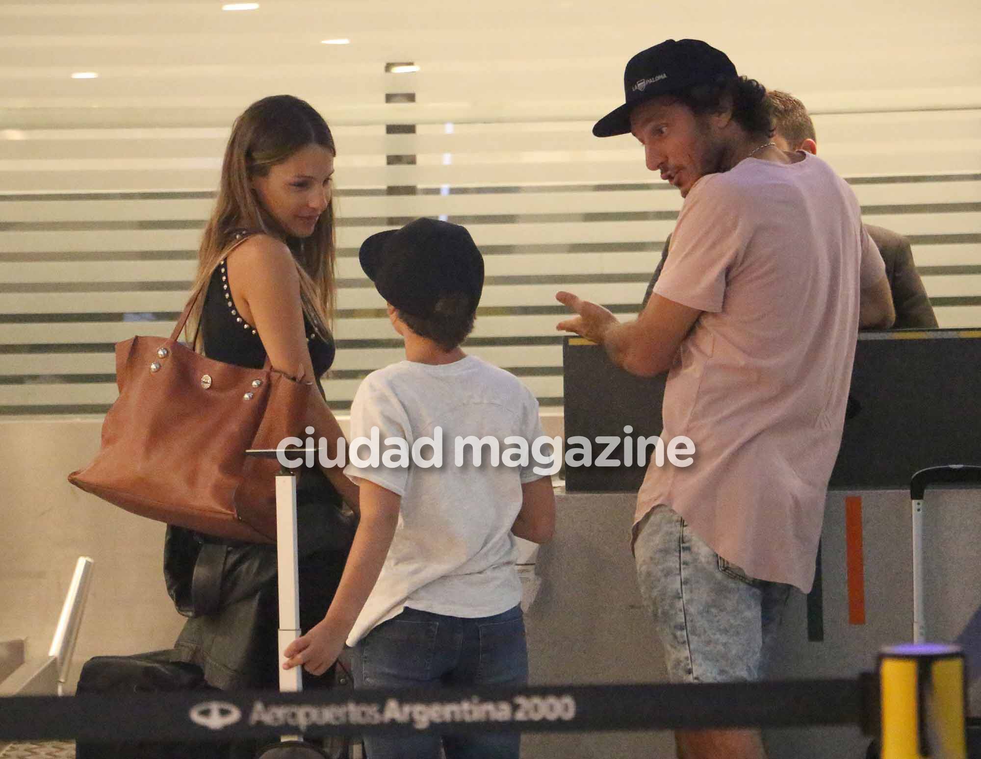 El viaje de Pampita con sus hijos y Pico Mónaco a Orlando