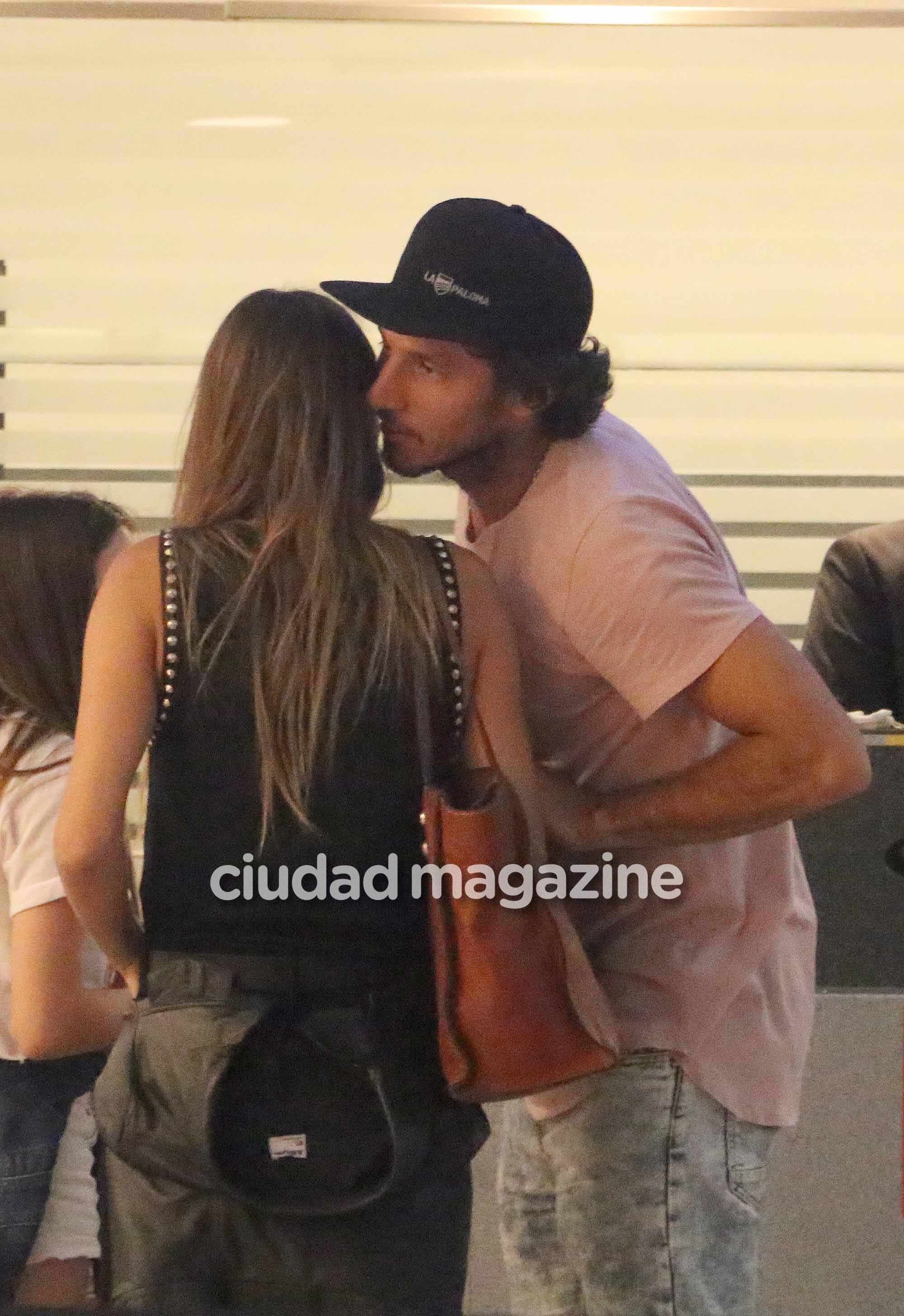 El viaje de Pampita con sus hijos y Pico Mónaco a Orlando