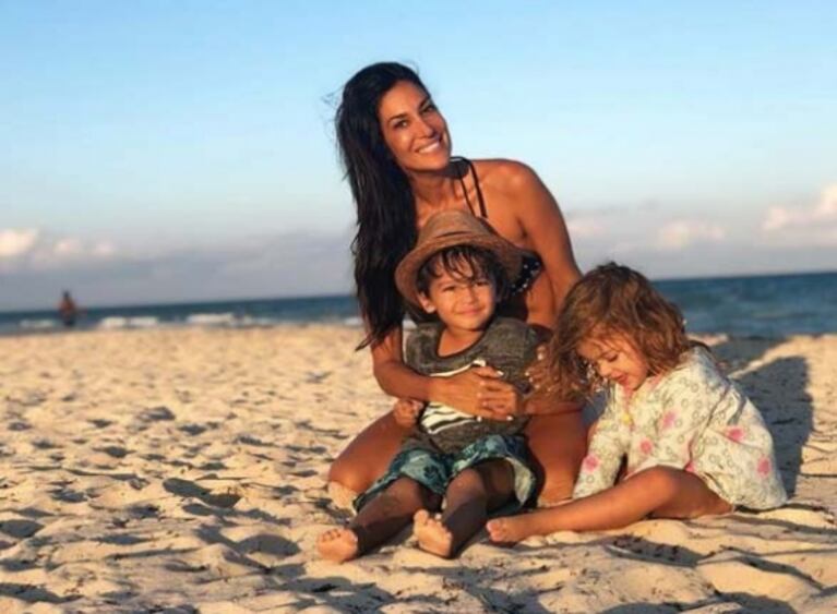 El viaje familiar de Vanina y Silvina Escudero a Playa del Carmen: tiernas fotos y lomazos al sol