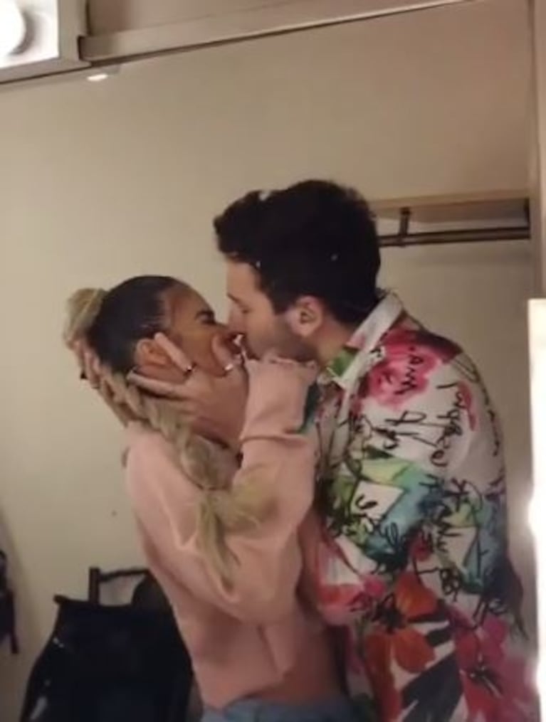 El video retro de Sebastián Yatra besando a Karol G que es furor en las redes: "Por fin se dio la oportunidad"
