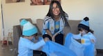 El video viral de Daniela Celis alentando a la Argentina con las gemelas