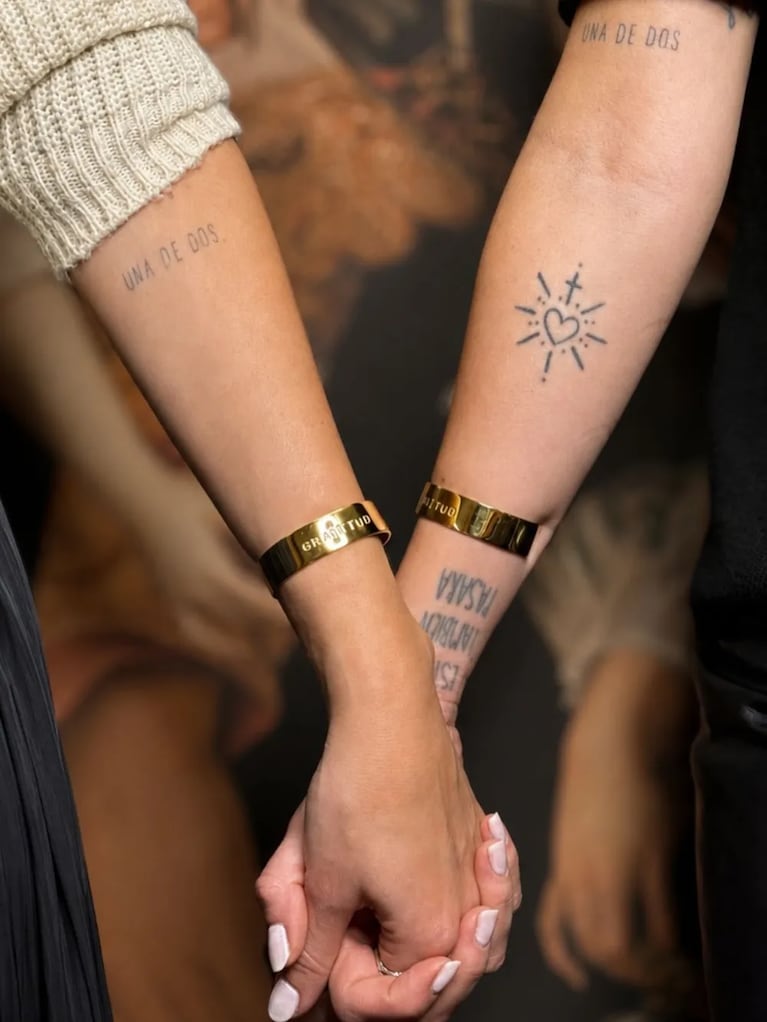 El vínculo entre Mora y su socia también quedó plasmado en un tatuaje compartido: "Una de dos".

Crédito Instagram