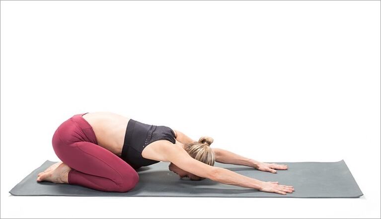 El yoga es una excelente opción para cuidar la piel en invierno