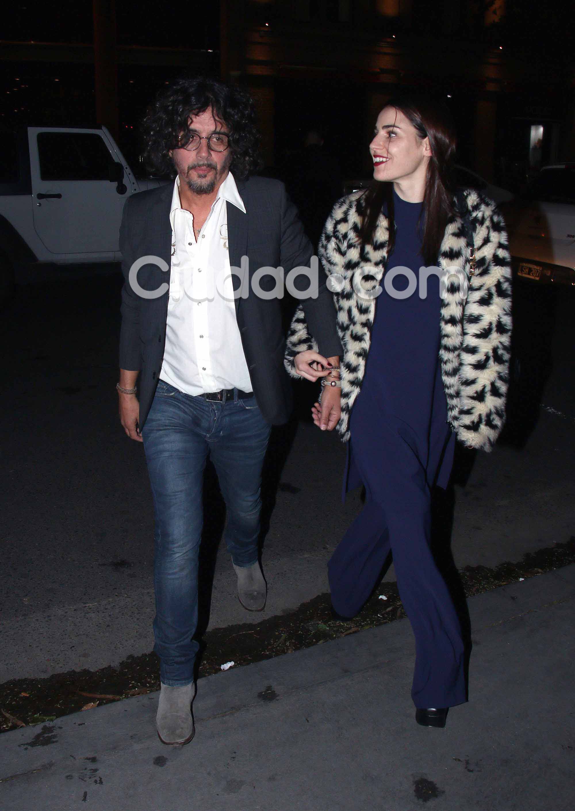 El Zorrito Von Quintiero y su novia en el cumple de Charly. Foto: Movilpress.