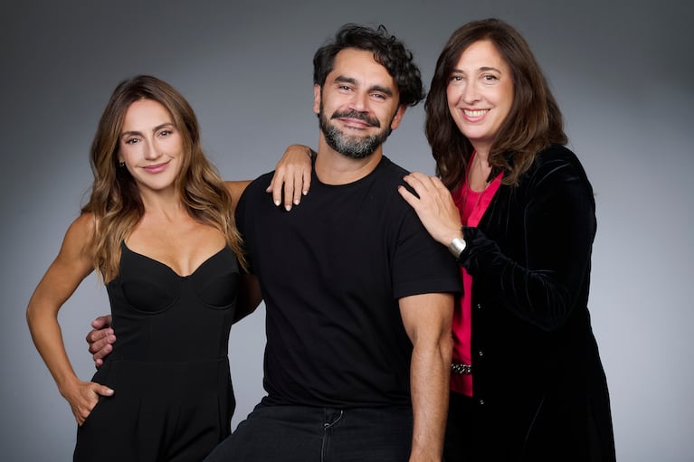 Eleonora Wexler y Gonzalo Heredia con la directora Andrea Garrote.