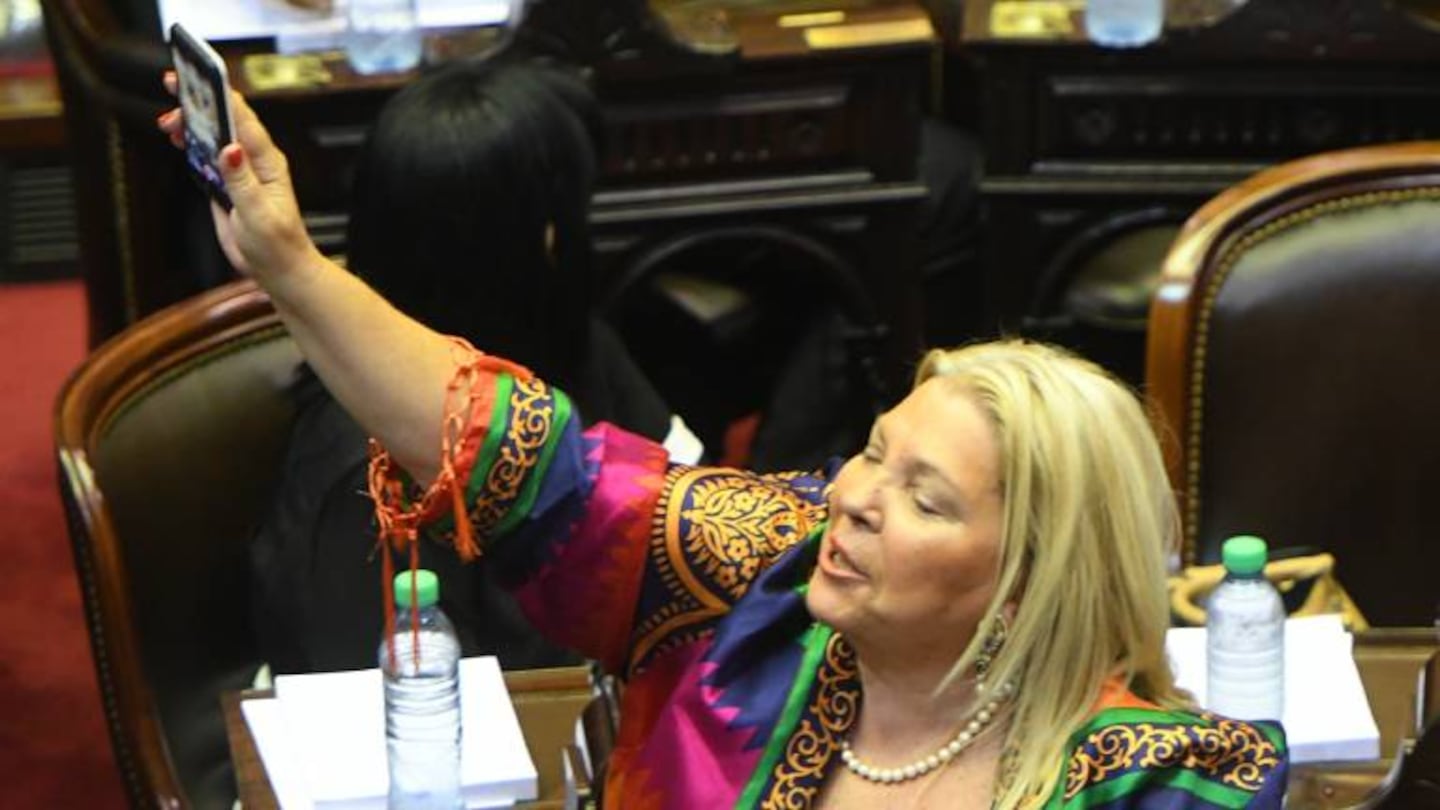 Elisa Carrió presenta un libro que compila su actuación parlamentaria durante 26 años