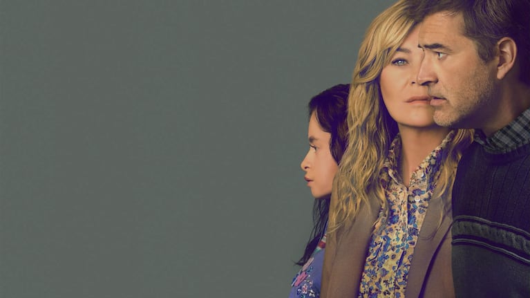 Ellen Pompeo como Kristine Barnett, Mark Duplass como Michael Barnett en la miniserie "Good American Family", por Disney+. Foto: Disnery+