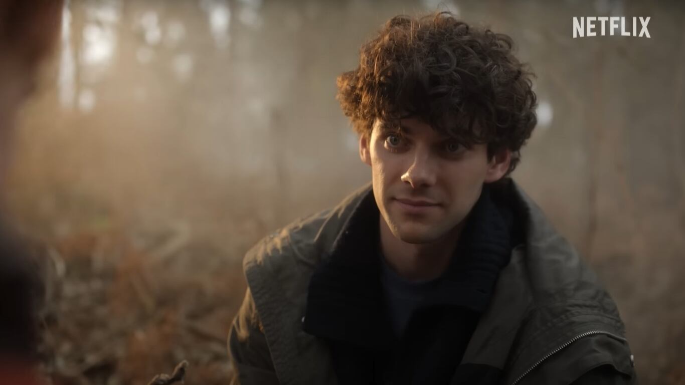 Elmer, el protagonista de esta tenebrosa historia producida en España con un elenco muy reconocido. Foto: Netflix.
