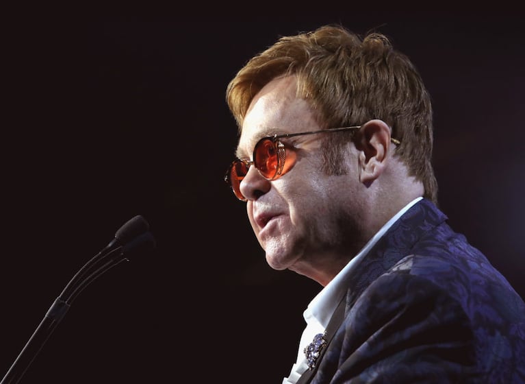 Elton John hará una gira que durará tres años para despedirse de los escenarios 