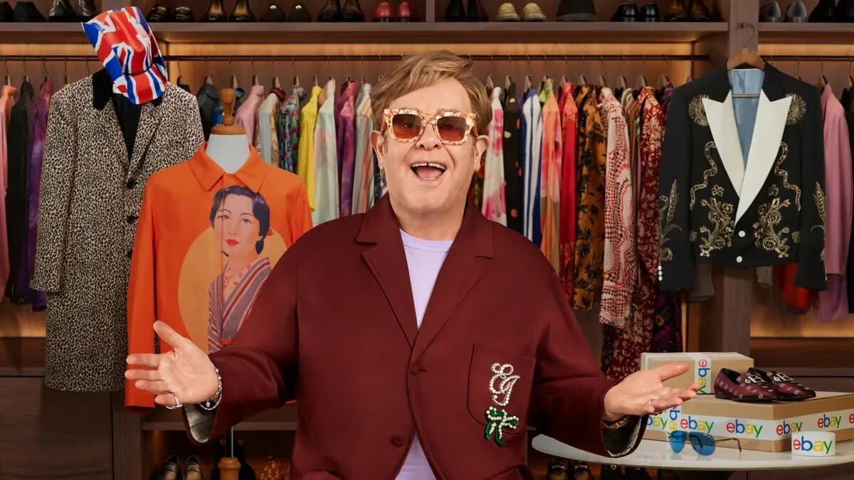 Elton John subasta una gran colección de prendas para recaudar fondos contra el SIDA