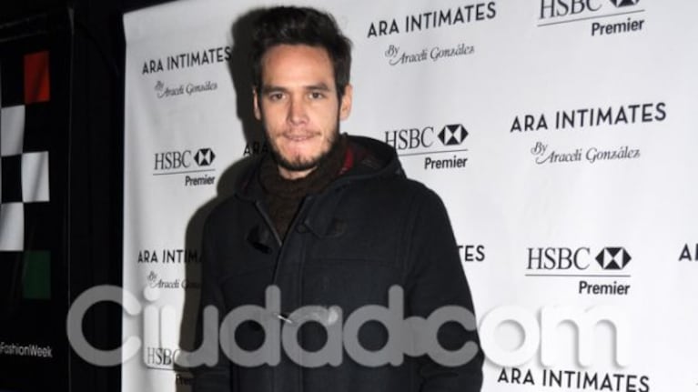 Emanuel Ortega en el desfile de Ara Intimates. (Foto: Jennifer Rubio-Ciudad.com)