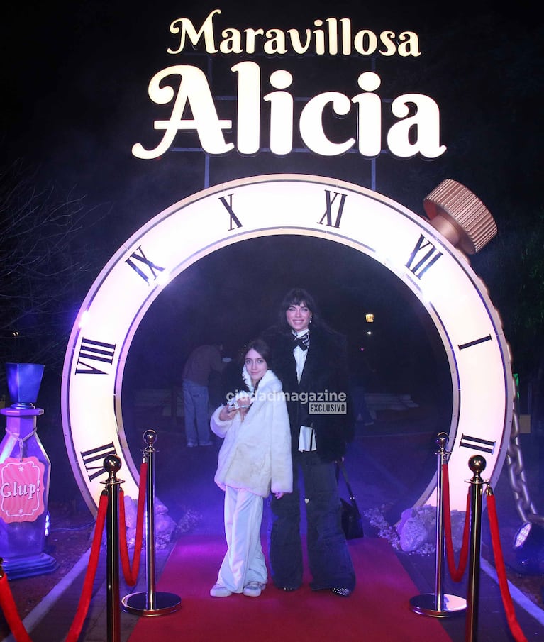 Emilia Attias y su hija en Maravillosa Alicia (Foto: Movilpress).