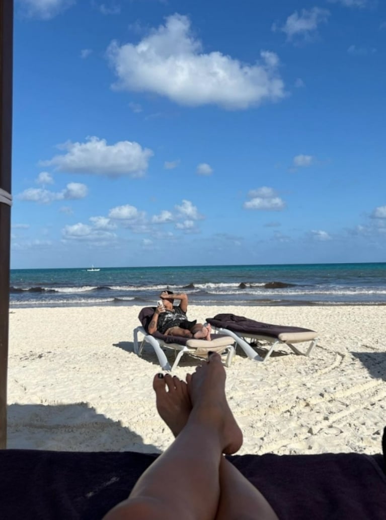 Emilia deslumbró a Duki con sus trajes de baño en las vacaciones 