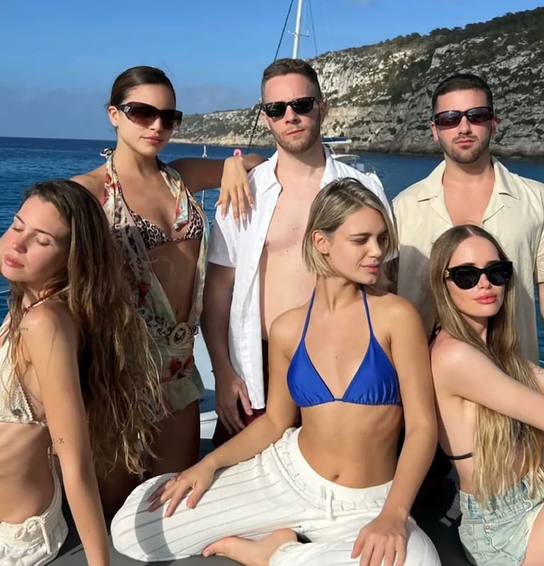 Emilia disfrutó de un día libre con sus afectos navegando por el mar Mediterráneo.
