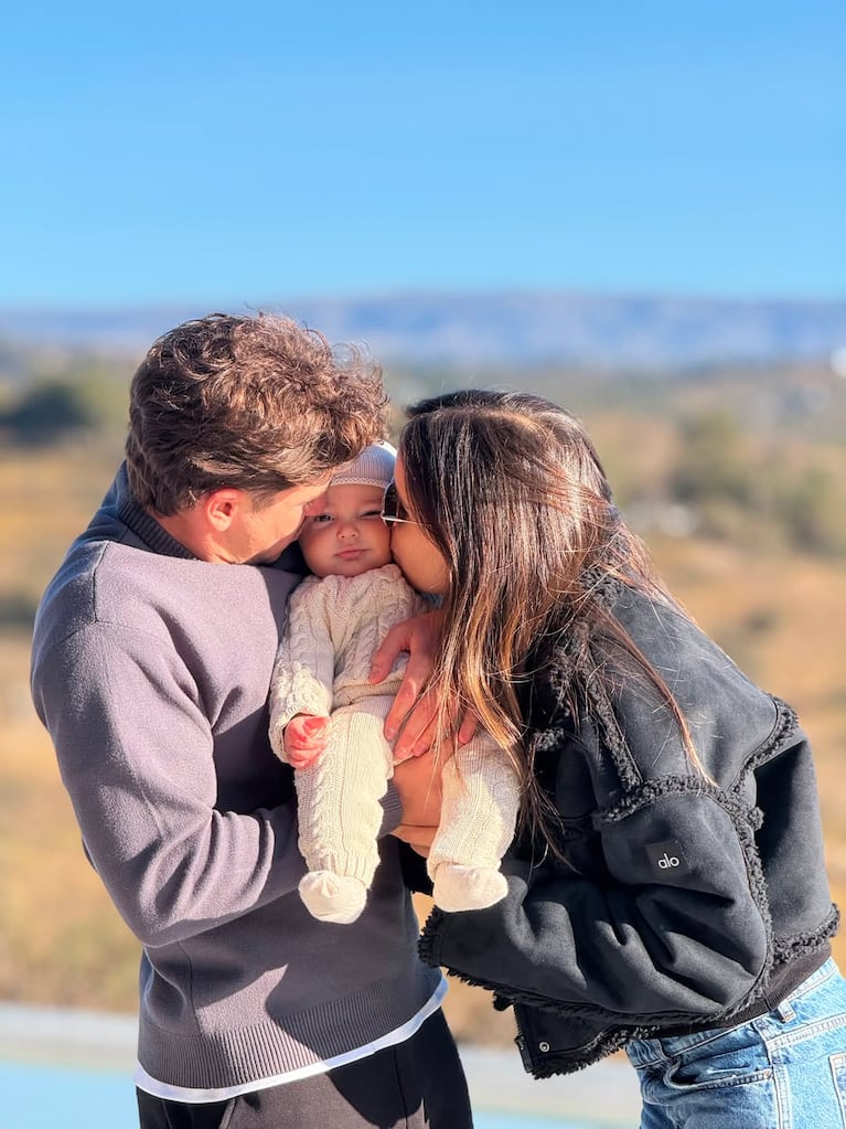 Emilia Ferrero, Julián Álvarez y Amadeo. Foto: Instagram juliaanalvarez